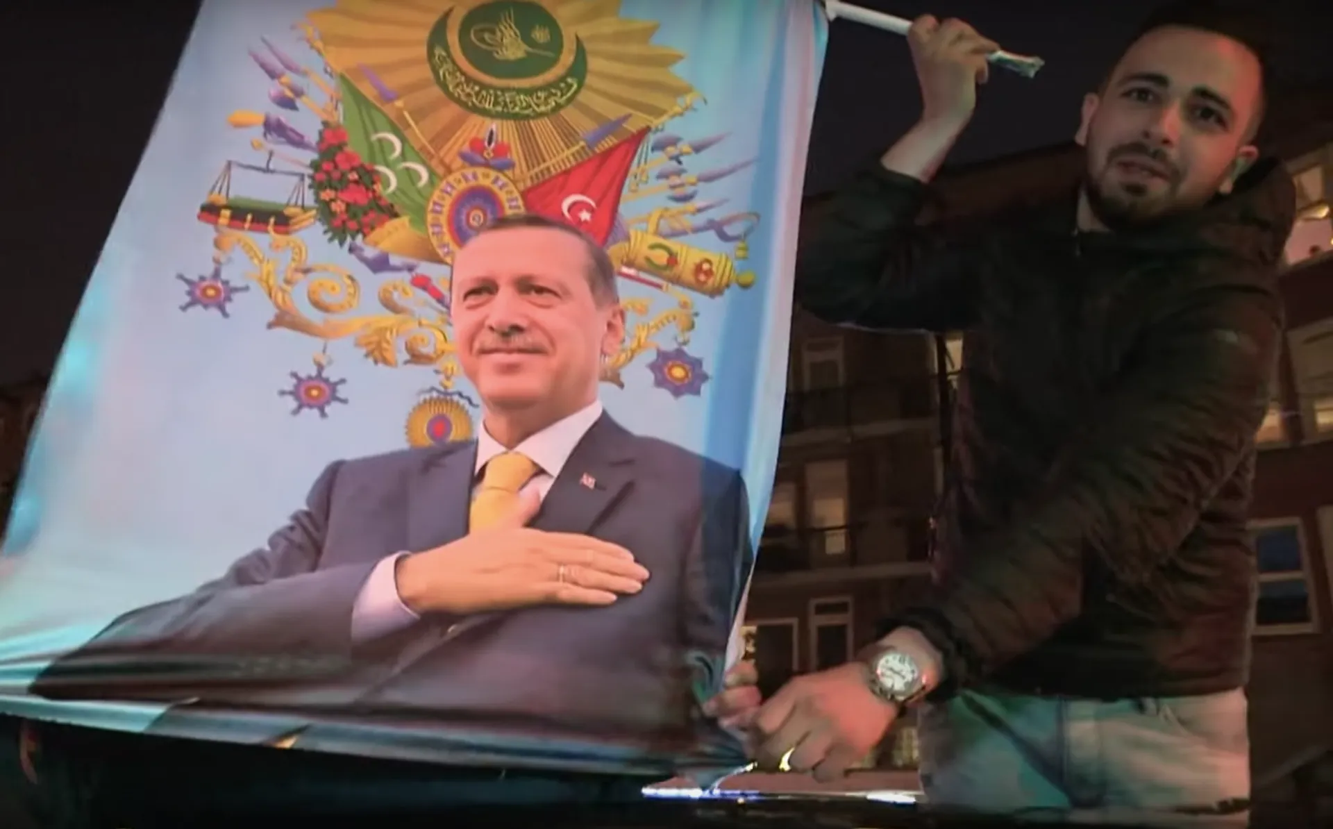 Afbeelding van Erdogan claimt herverkiezing: Turkse Nederlanders vieren feest op straat