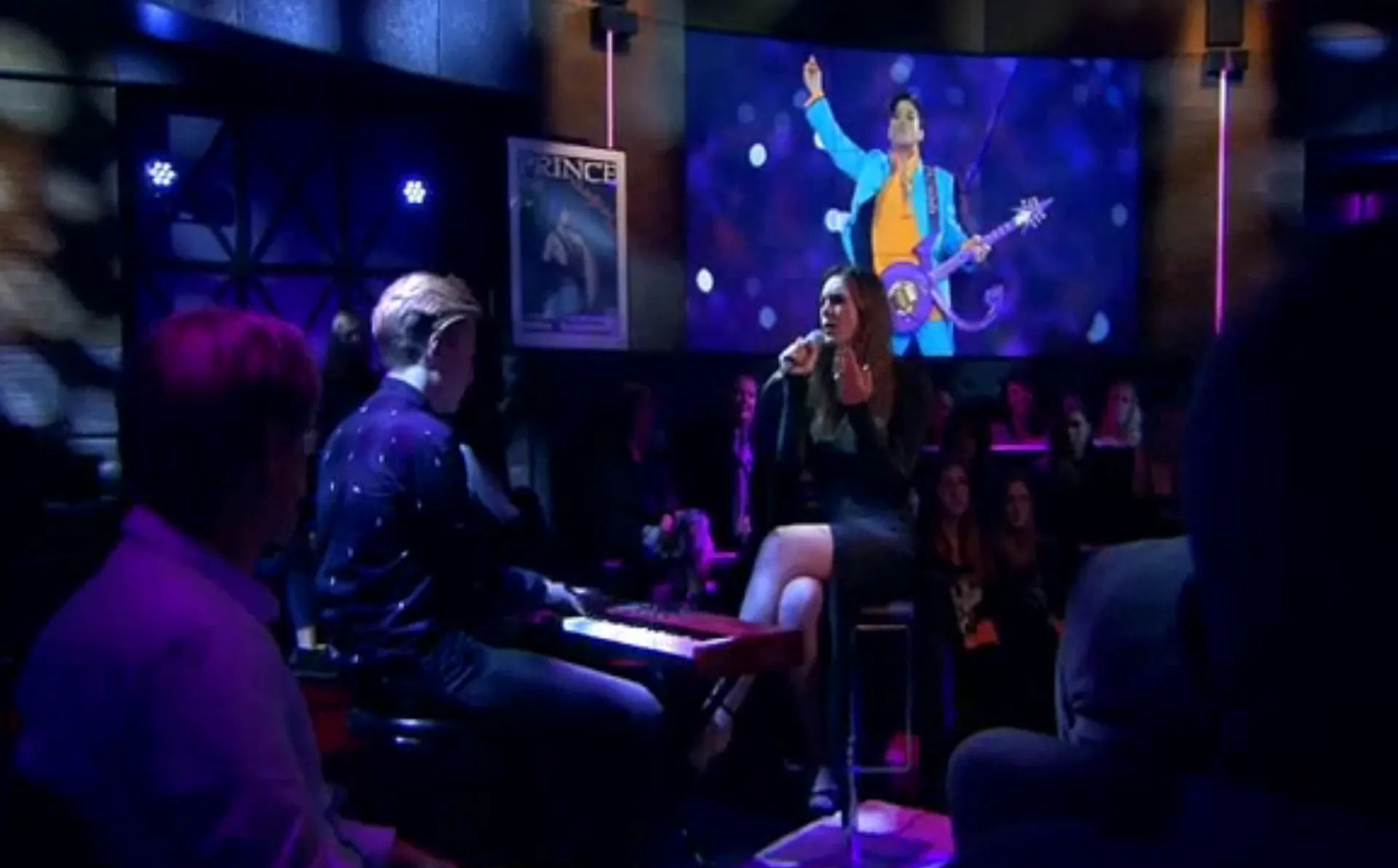 Afbeelding van Maan zingt Purple Rain