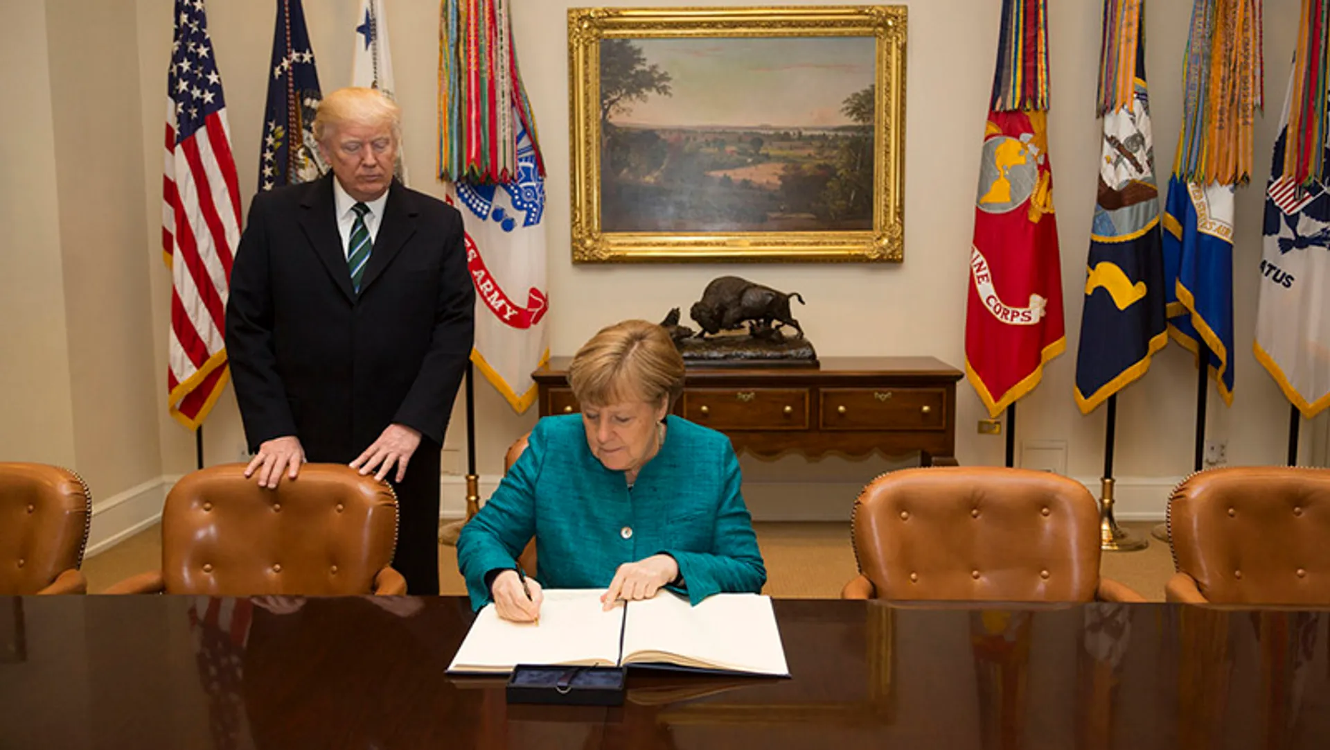Afbeelding van Dé strandleestips van Rutte, Merkel, Macron, Trudeau, Trump en May