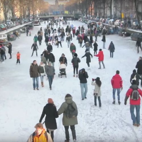 Amsterdam sluit grachten voor ijsvorming