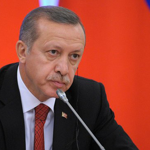 Deze Turkse kunstenares opent de aanval op Erdogan