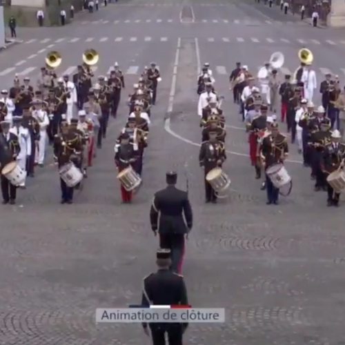 Franse militairen spelen Daft Punk voor Macron en Trump