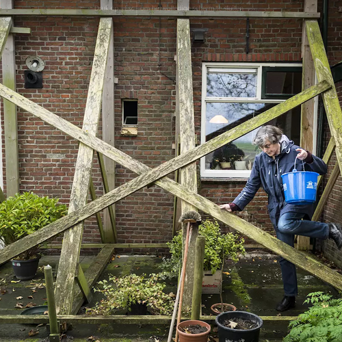 Minister Wiebes legt bal neer bij de grote bedrijven; NAM onder druk gezet