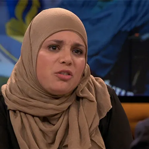 Hoofddoekdebat: Esmaa Alariachi versus Bas van 't Wout