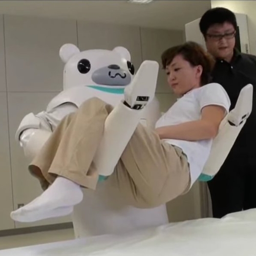 In Japan lossen ze het personeelstekort in de ouderenzorg op met robots
